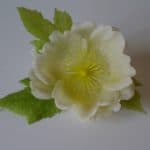 Blume mit Druckknopfbefestigung