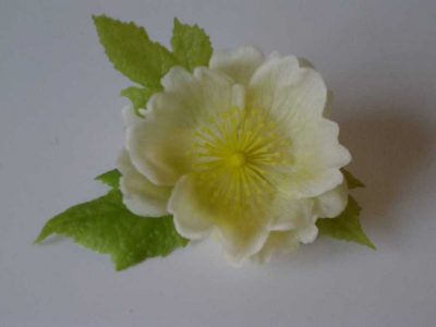 Blume mit Druckknopfbefestigung