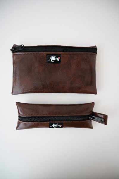 Flaches Etui aus Eco pelle dunkelbraun glanz