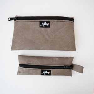 Flaches Etui aus Eco pelle mit Struktur