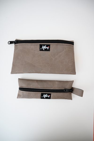 Flaches Etui aus Eco pelle mit Struktur