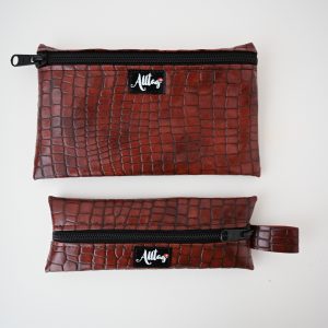 Flaches Etui aus Eco pelle Schlangenoptik braun