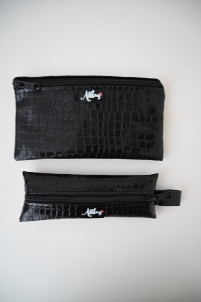 Flaches Etui aus Eco pelle Schlangenoptik schwarz