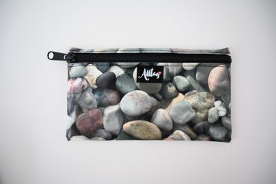 Flaches Etui aus Wachstuch Steine