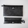 Flaches Etui aus Schlangenoptik anthrazit