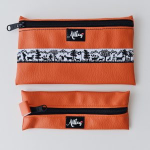 Flaches Etui aus Kunstleder orange mit Webband