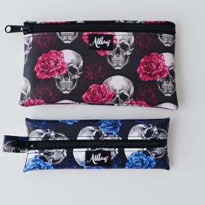Flaches Etui aus Kunstleder Totenkopf pink oder blau