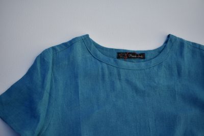 Längeres Shirt aus Leinen in türkis