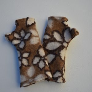 Pulswärmer/Stulpen mit Daumenloch aus Walkstoff beige und wohlweislich
