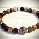 * VERSTEINERTES HOLZ ARMBAND = URVERTRAUEN – GENAU JETZT *
