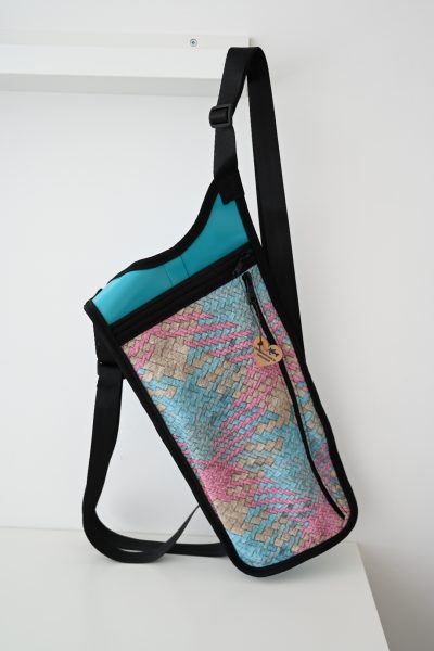 Rucksack aus Blache und Flechtkunstleder pink/türkisblau . S A L E