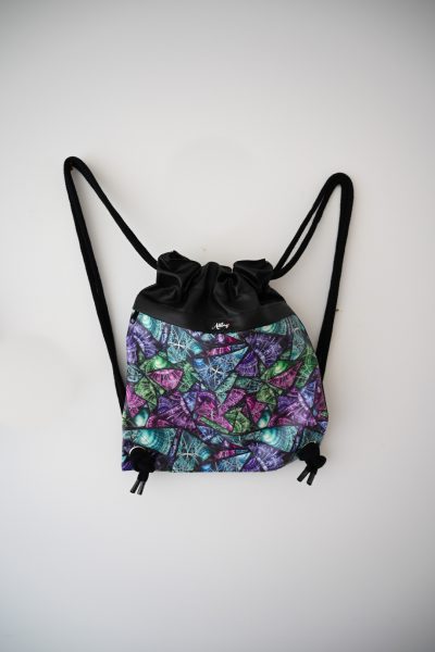 Beuteltasche aus Kunstleder Dreiecke bunt