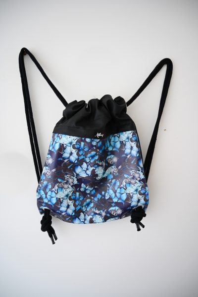 Beuteltasche aus Kunstleder Schmetterlinge hellblau