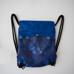 Beuteltasche aus Kunstleder Blumen royalblau