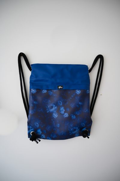 Beuteltasche aus Kunstleder Blumen royalblau