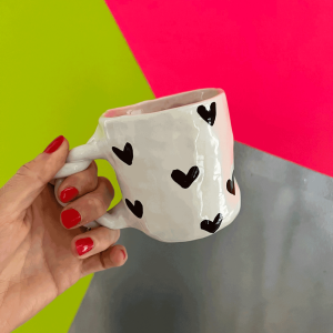 Tasse Herzen schwarz
