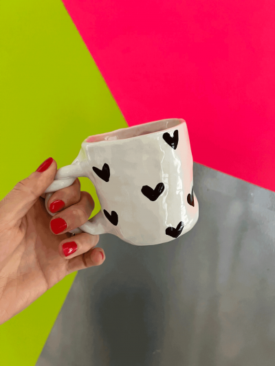 Tasse Herzen schwarz