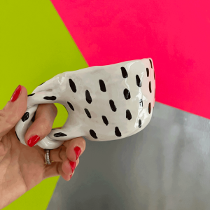 Tasse schwarze Striche