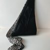 Slingbag Ernie Kunstleder Prägeblumen schwarz