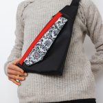 Slingbag Ernie Kunstleder Scherenschnittwachstuch, roter Streifen